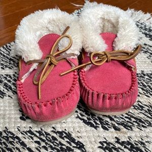 Minnetonka pink slippers sz12